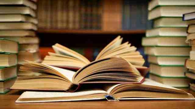 Amazing Facts About Books In Hindi